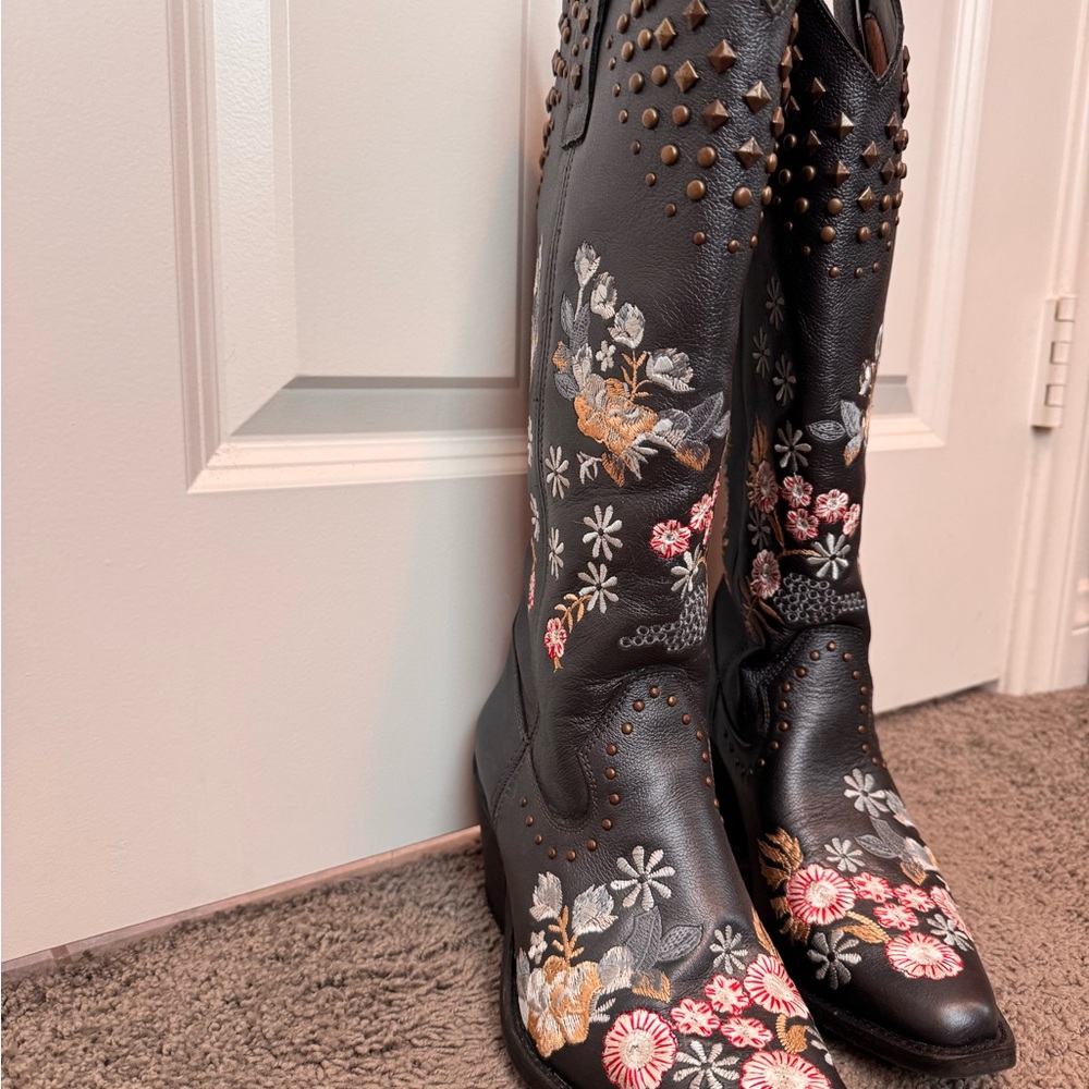Dingo Women's Poppy Graphite Floral Embroidered Studded Snip Toe Cowboy Boots - Picture 4 of 8